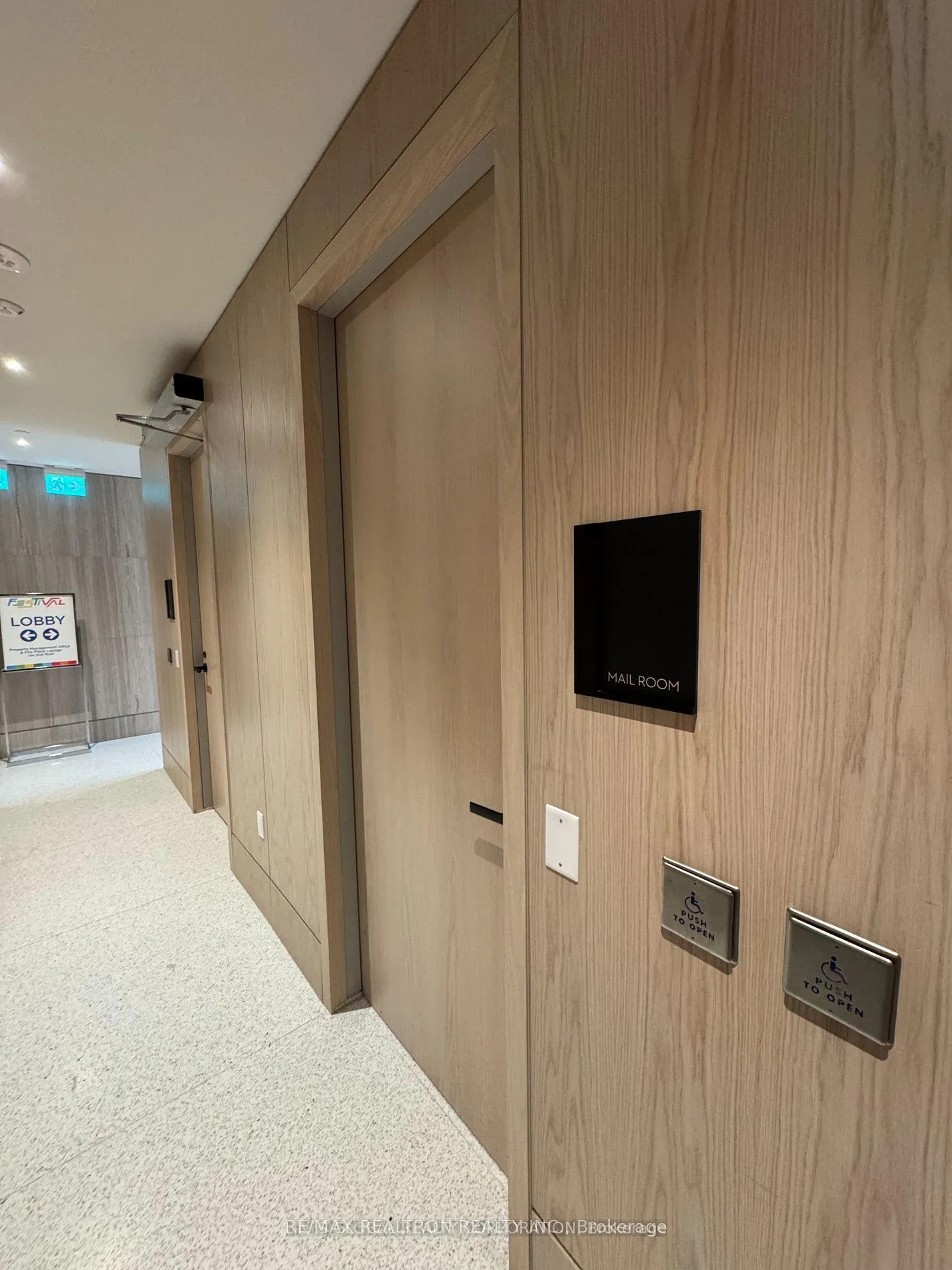 Photo 8 of Unit 5905, 225 Commerce Street, Vaughan, Vaughan Corporate Centre — HOMEH