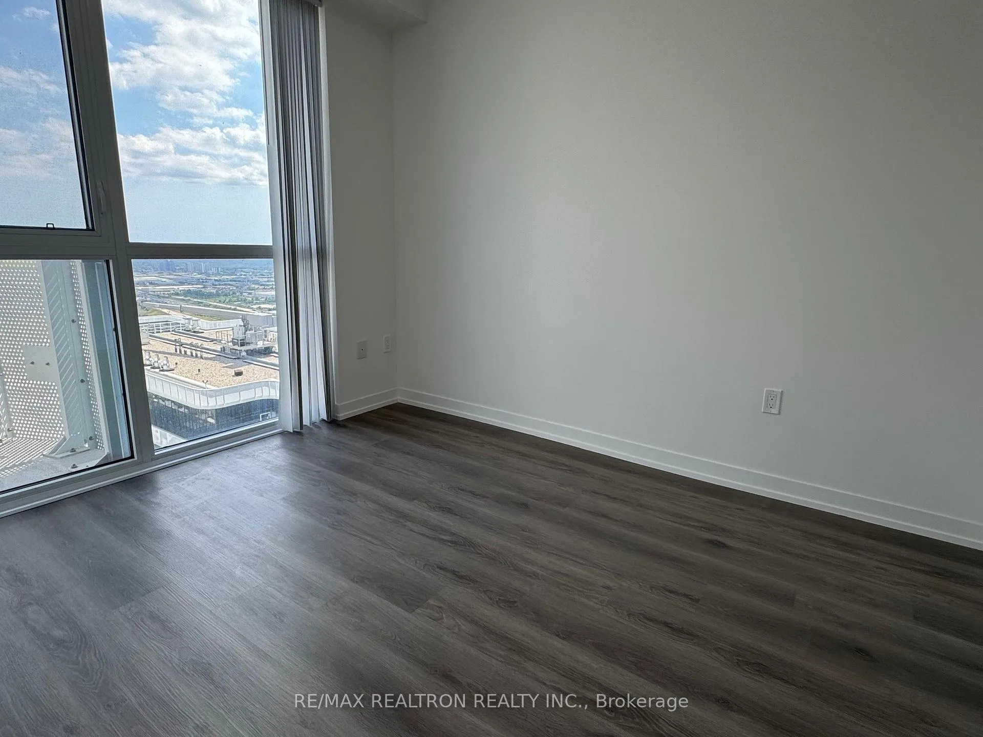 Photo 13 of Unit 5905, 225 Commerce Street, Vaughan, Vaughan Corporate Centre — HOMEH