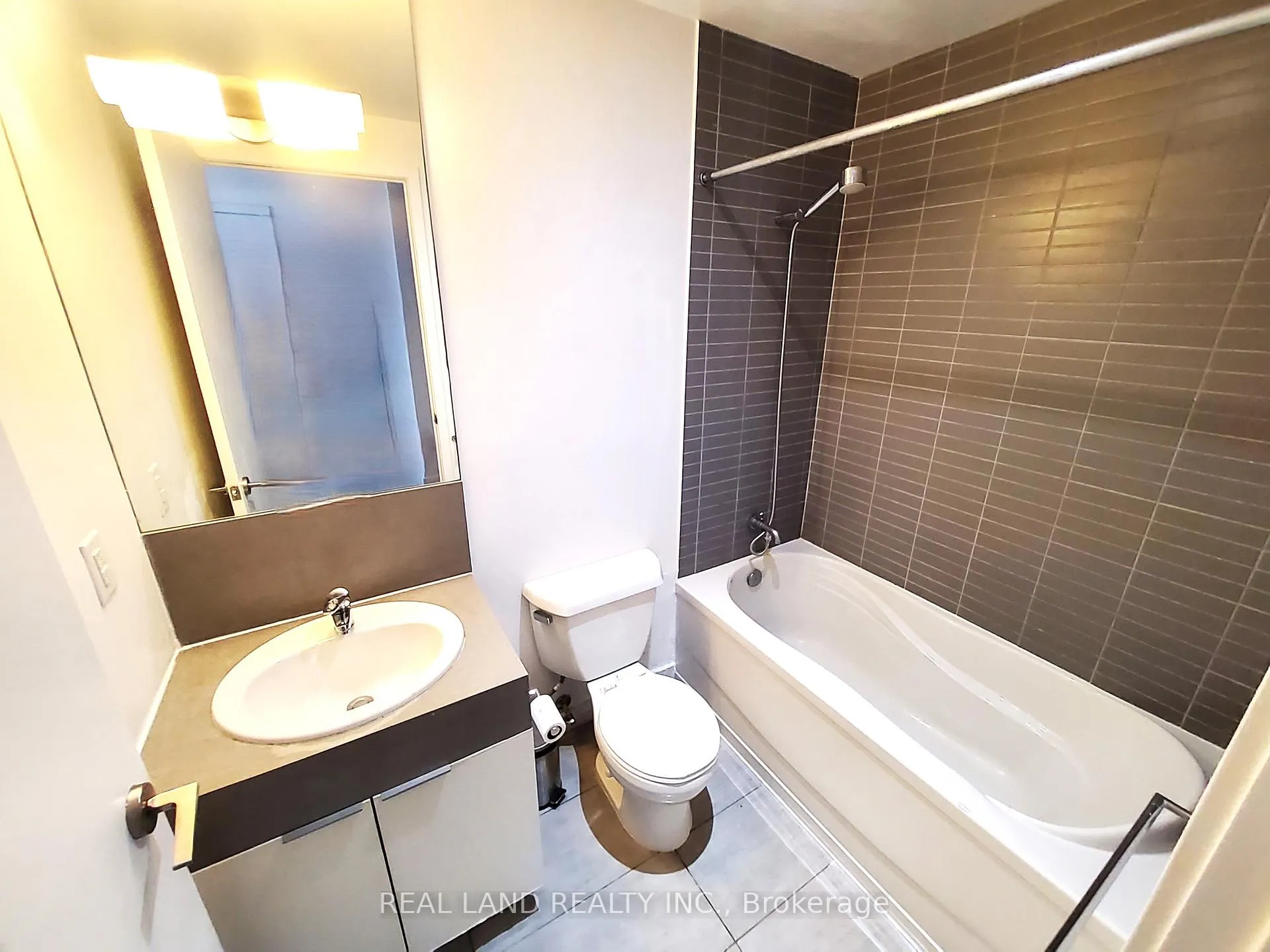 Photo 9 of Unit 4005, 110 Charles Street E, Toronto, Church-Yonge Corridor — HOMEH