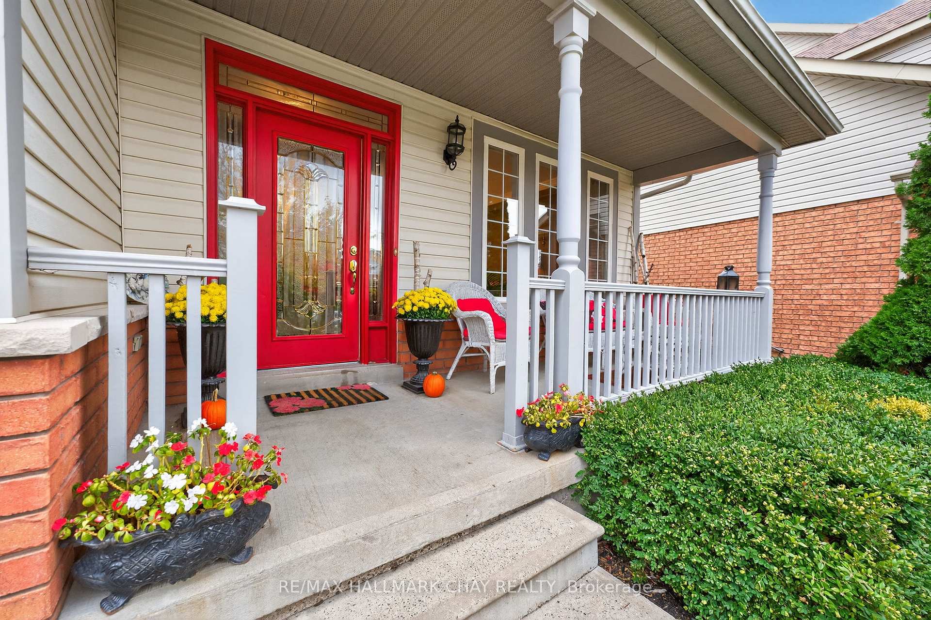 Photo 2 of 26 Kensington Trail, Barrie, Innis-Shore — HOMEH