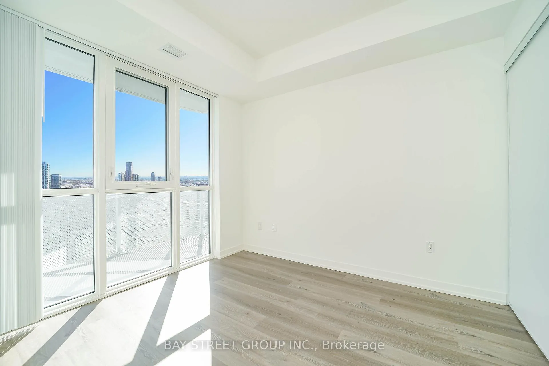 Photo 14 of Unit 4109, 28 Interchange Way, Vaughan, Vaughan Corporate Centre — HOMEH