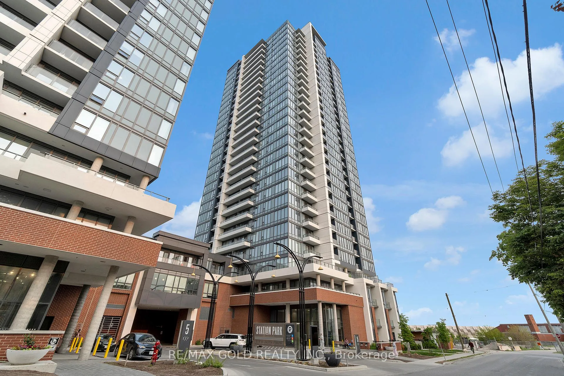 Front of Unit 711, 15 Wellington Street S
