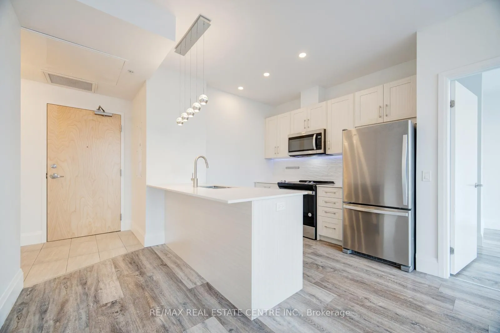 Photo 8 of Unit 604, 60 Charles Street W, Kitchener, City Commercial Core — HOMEH
