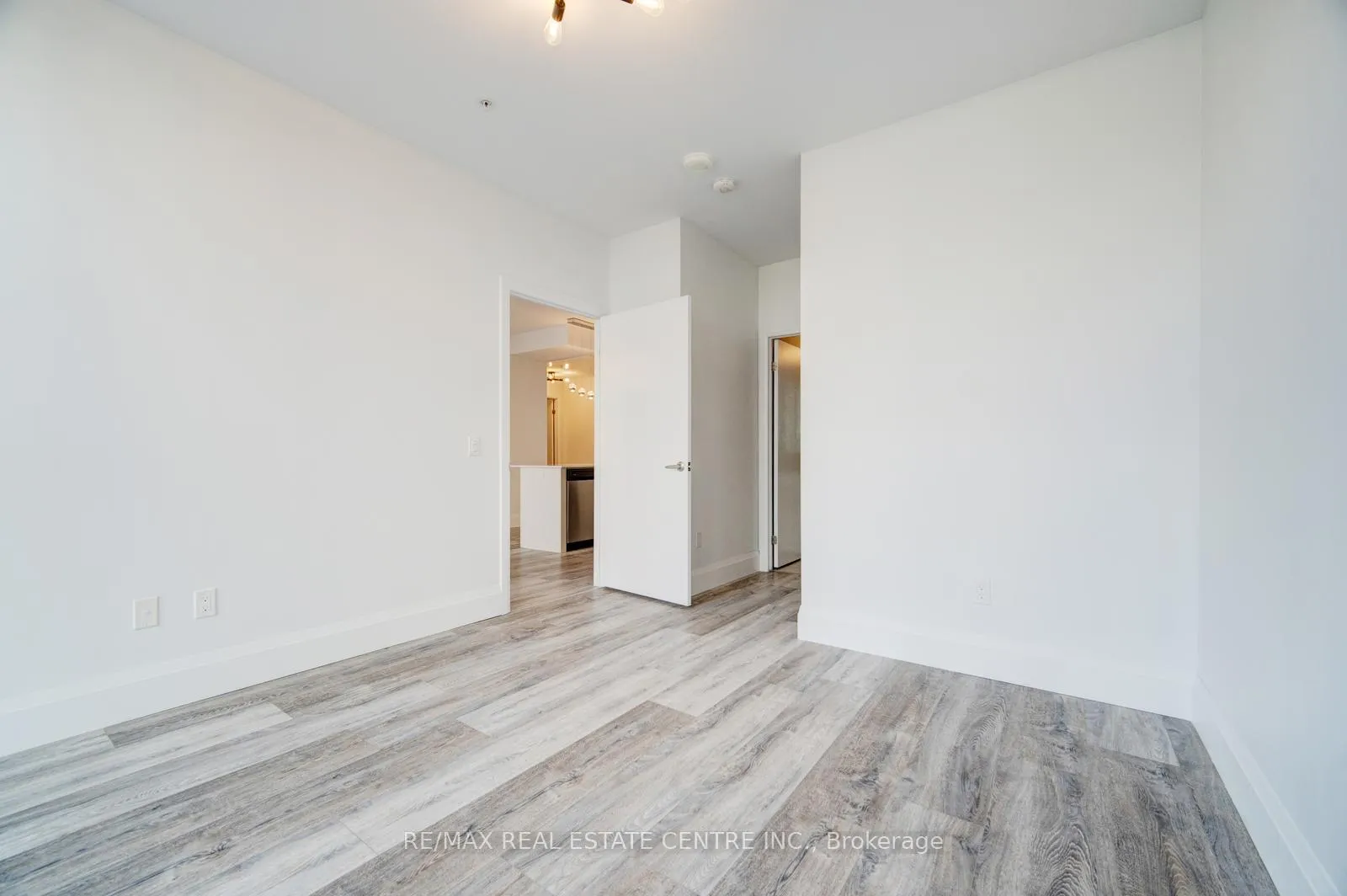 Photo 12 of Unit 604, 60 Charles Street W, Kitchener, City Commercial Core — HOMEH