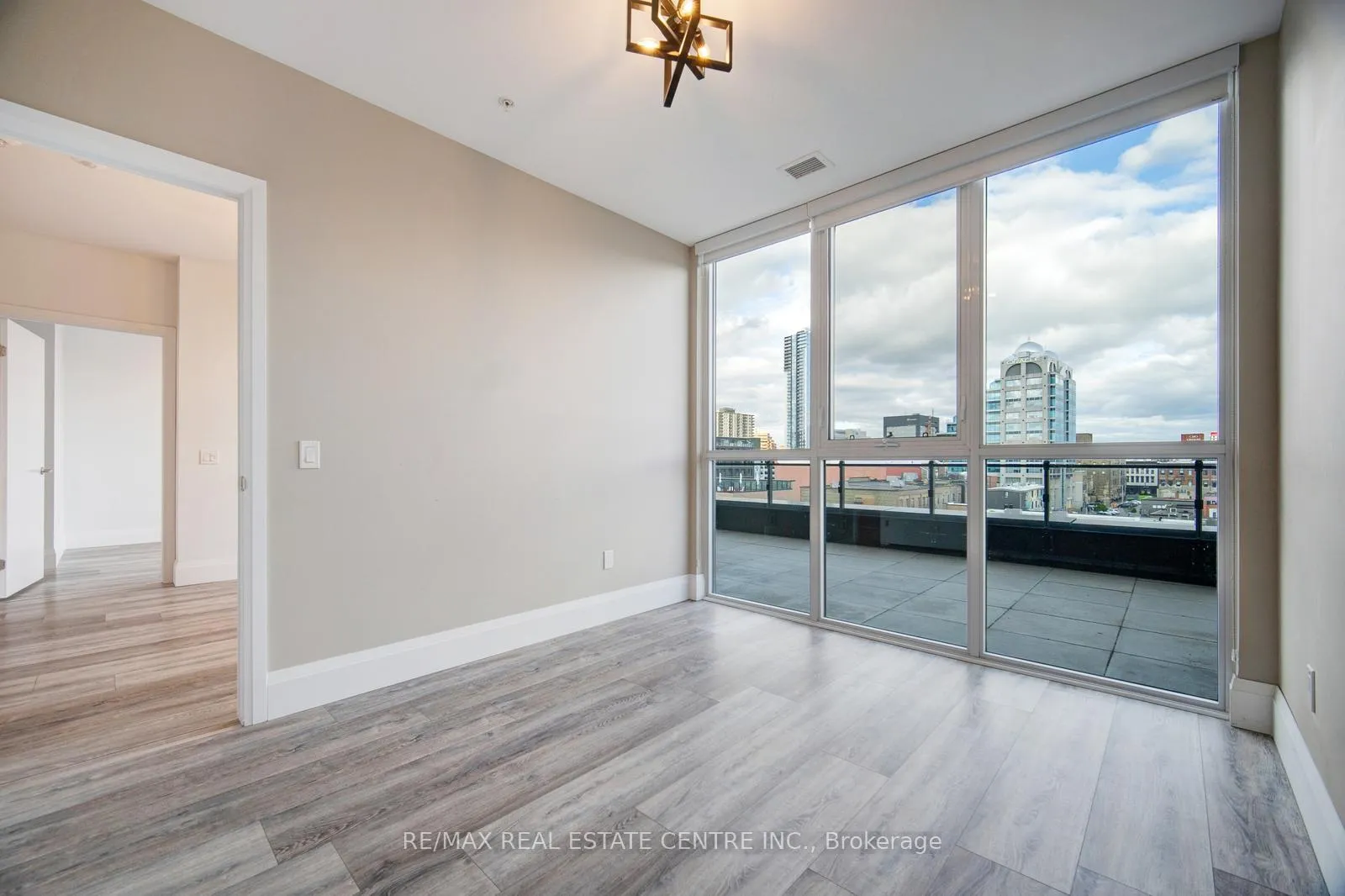 Photo 15 of Unit 604, 60 Charles Street W, Kitchener, City Commercial Core — HOMEH