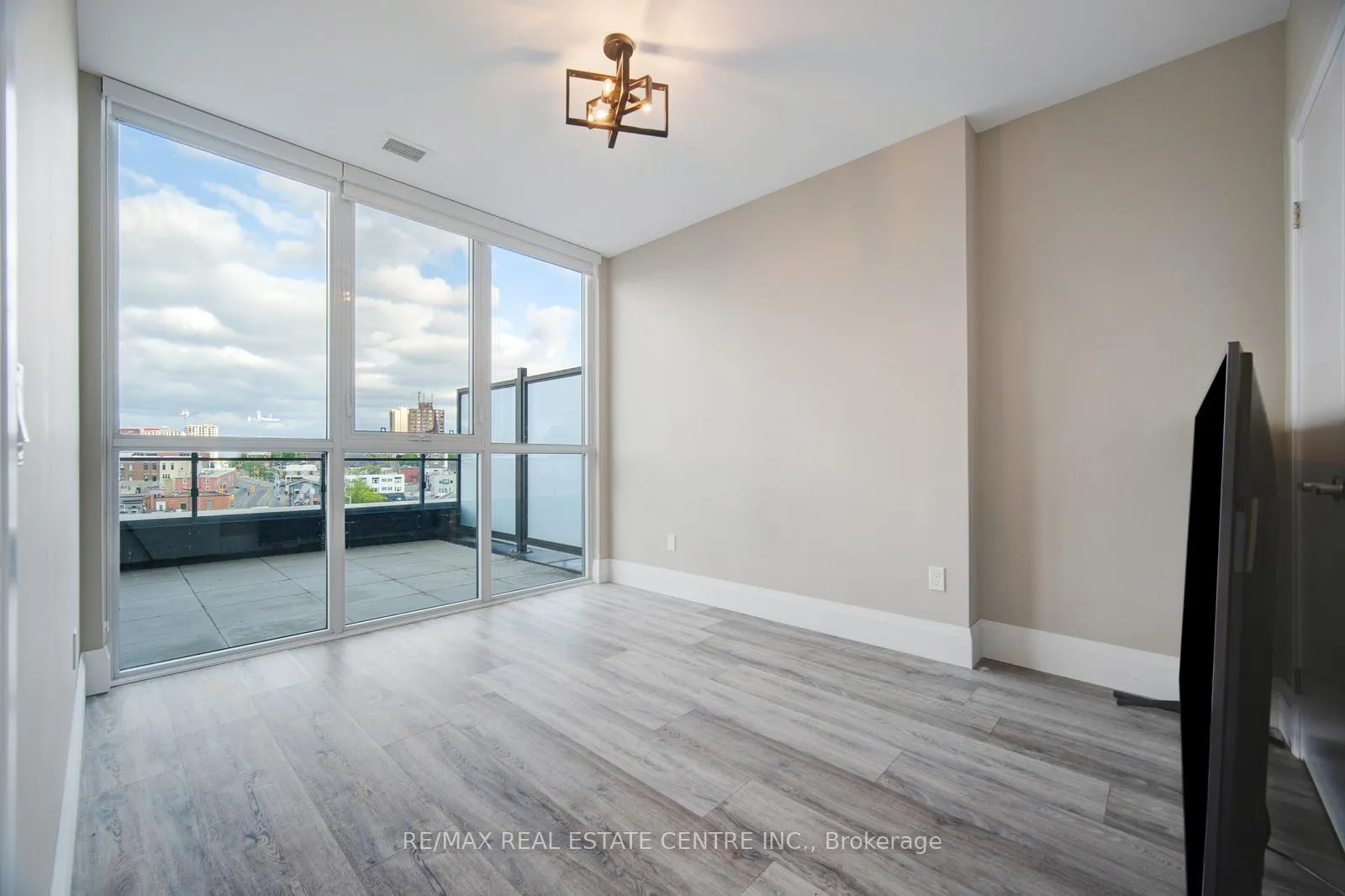 Photo 16 of Unit 604, 60 Charles Street W, Kitchener, City Commercial Core — HOMEH