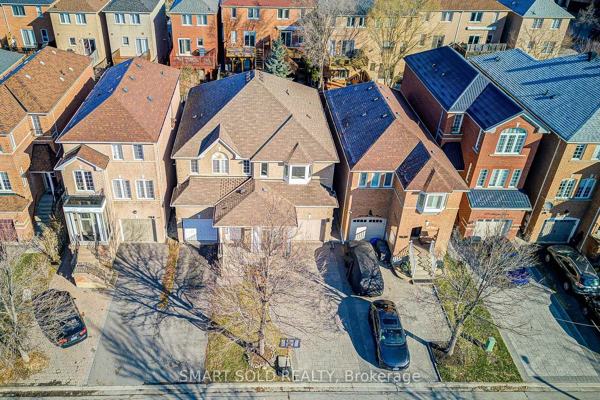 Photo 2 of 123 Sassafras Circle, Vaughan, Patterson — HOMEH