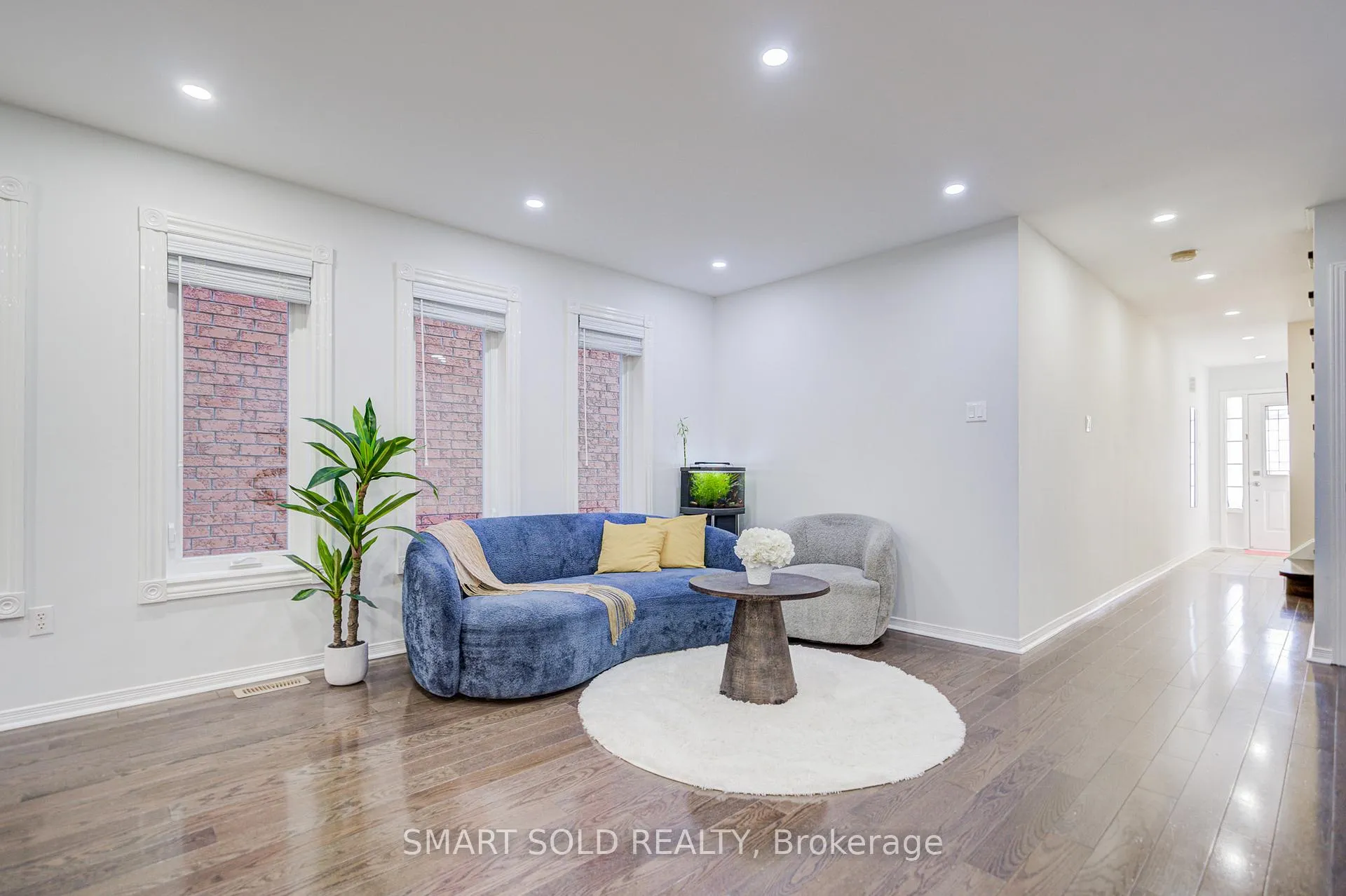 Photo 10 of 123 Sassafras Circle, Vaughan, Patterson — HOMEH
