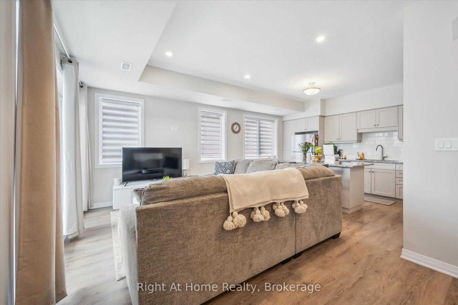Photo 3 of 1586 Fischer-Hallman Road, Kitchener — HOMEH