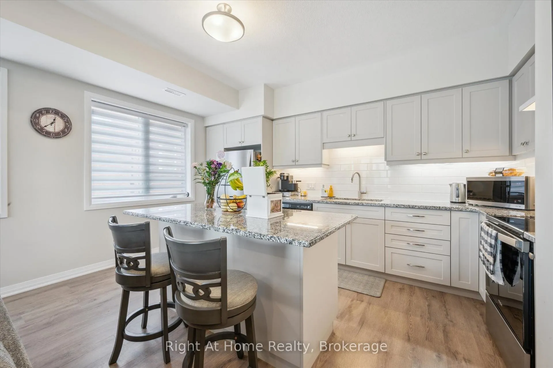 Photo 4 of 1586 Fischer-Hallman Road, Kitchener — HOMEH