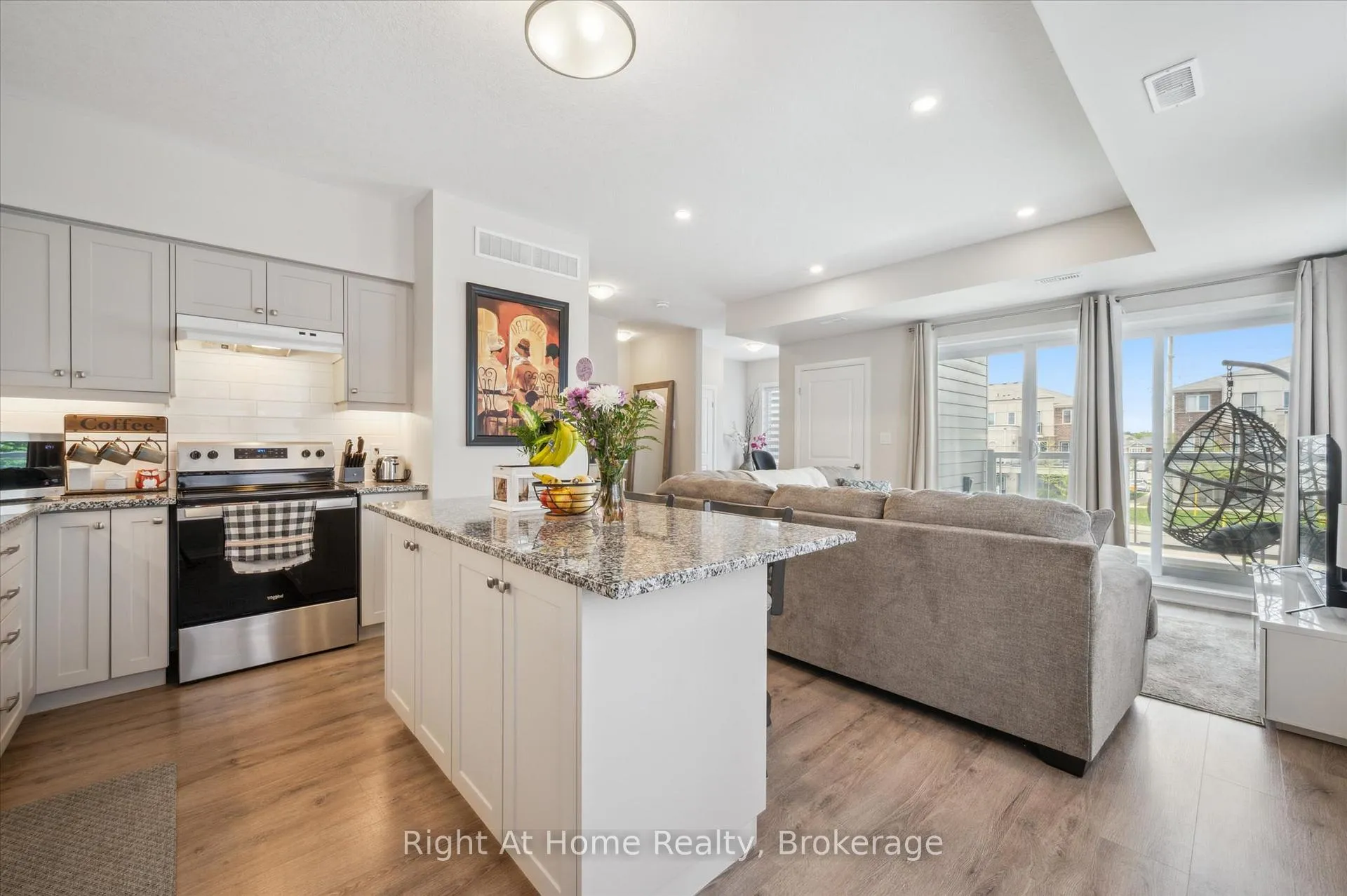 Photo 6 of 1586 Fischer-Hallman Road, Kitchener — HOMEH