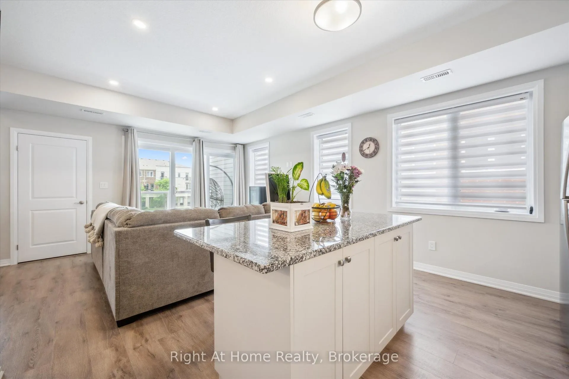 Photo 7 of 1586 Fischer-Hallman Road, Kitchener — HOMEH