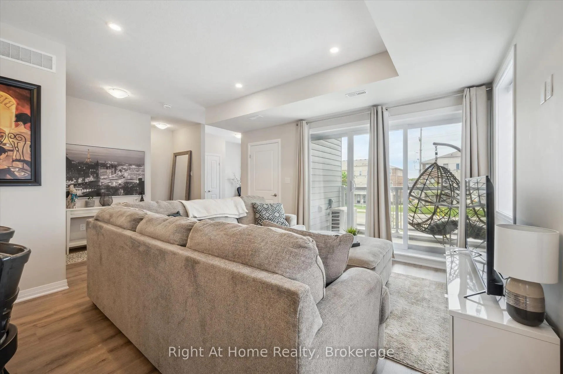 Photo 8 of 1586 Fischer-Hallman Road, Kitchener — HOMEH
