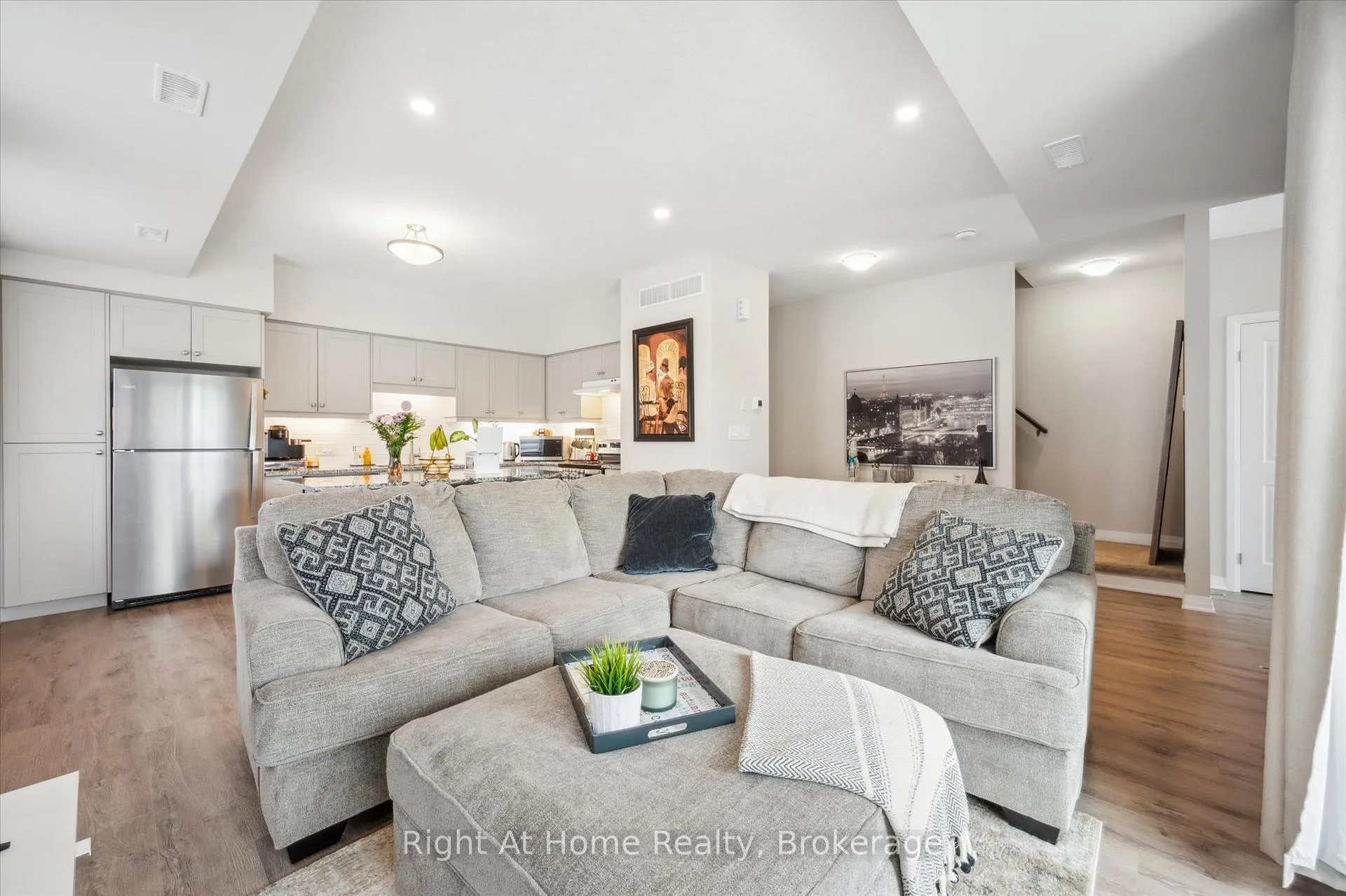 Photo 9 of 1586 Fischer-Hallman Road, Kitchener — HOMEH