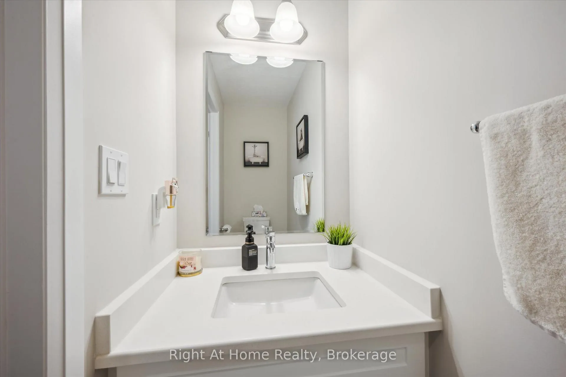 Photo 13 of 1586 Fischer-Hallman Road, Kitchener — HOMEH