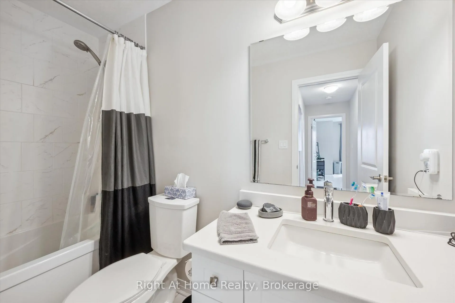 Photo 20 of 1586 Fischer-Hallman Road, Kitchener — HOMEH