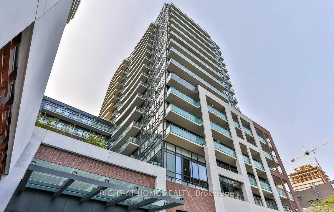 Front of Unit 1529, 460 Adelaide Street E