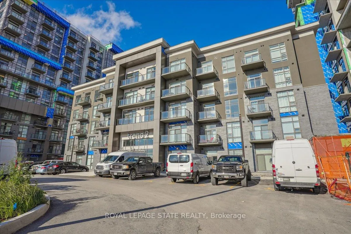 Front of Unit 815, 460 Dundas Street E