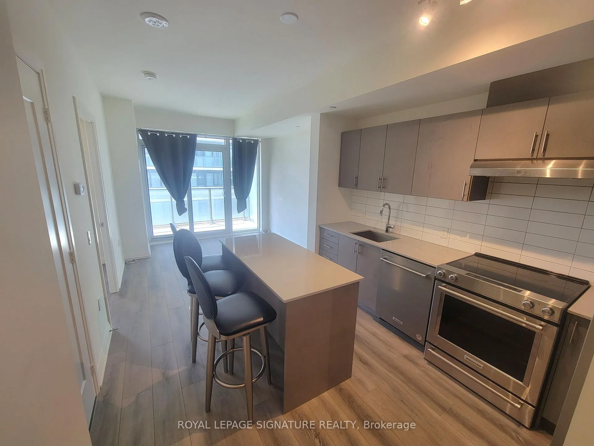 Photo 2 of Unit 807, 9000 Jane Street, Vaughan, Concord — HOMEH