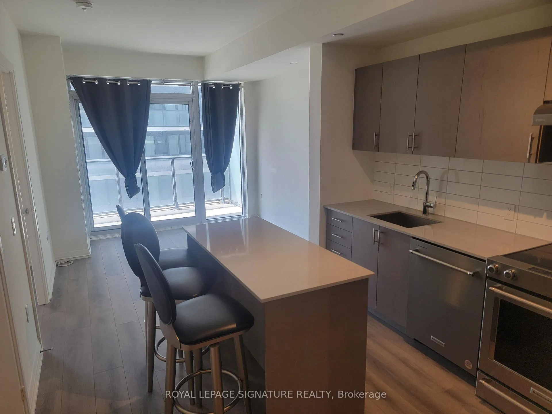 Photo 3 of Unit 807, 9000 Jane Street, Vaughan, Concord — HOMEH