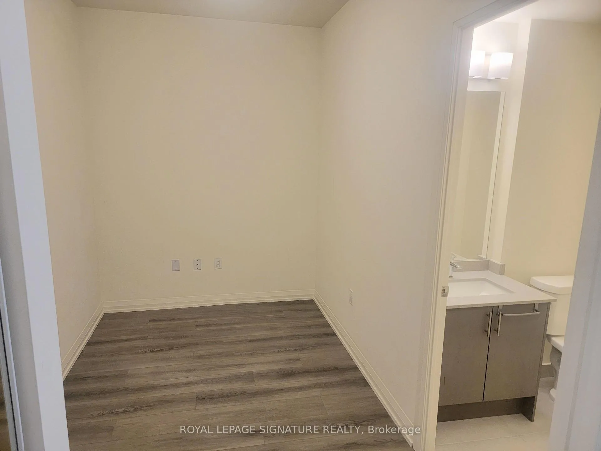 Photo 5 of Unit 807, 9000 Jane Street, Vaughan, Concord — HOMEH