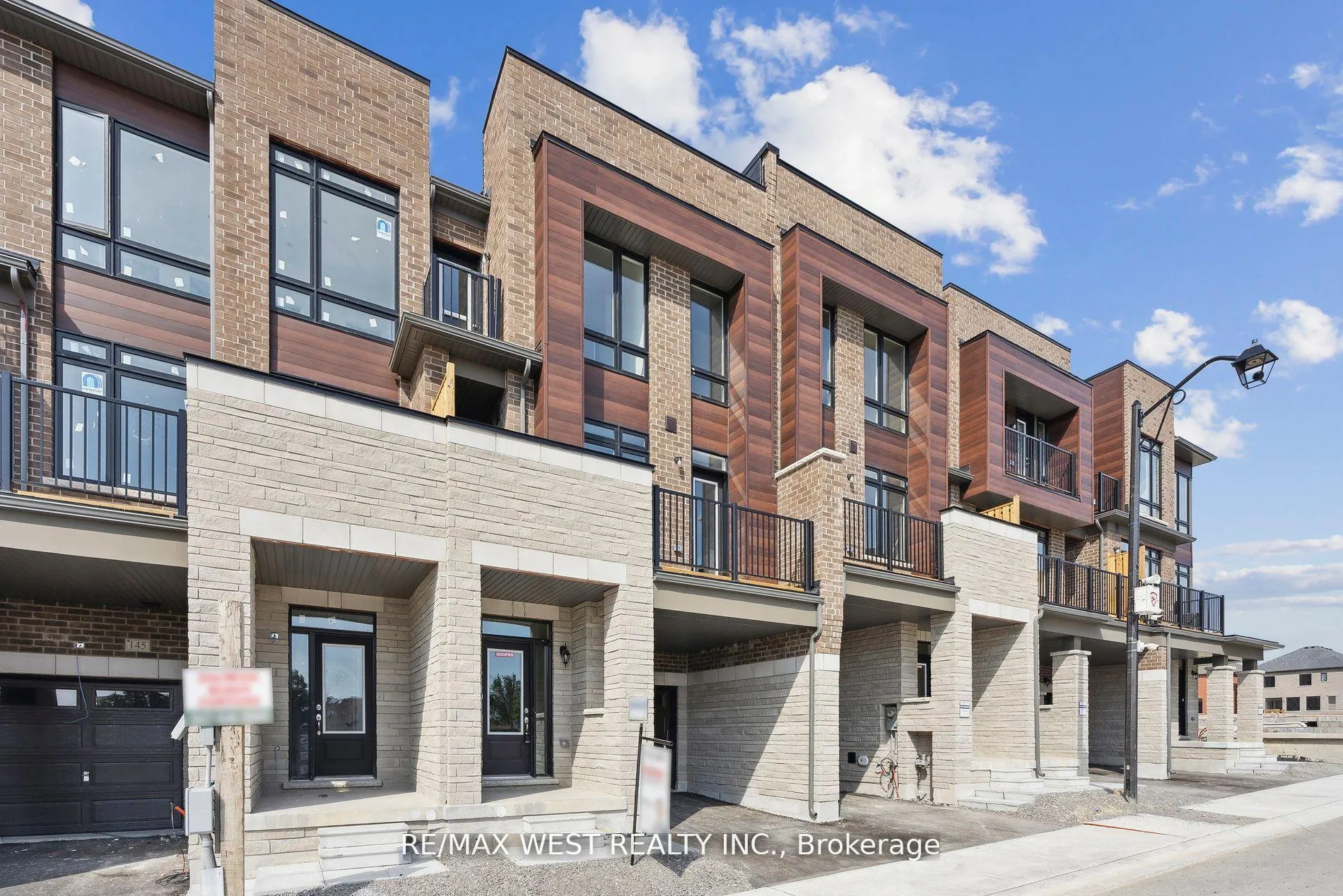 Photo 2 of 149 Blick Crescent, Aurora, Bayview Wellington — HOMEH