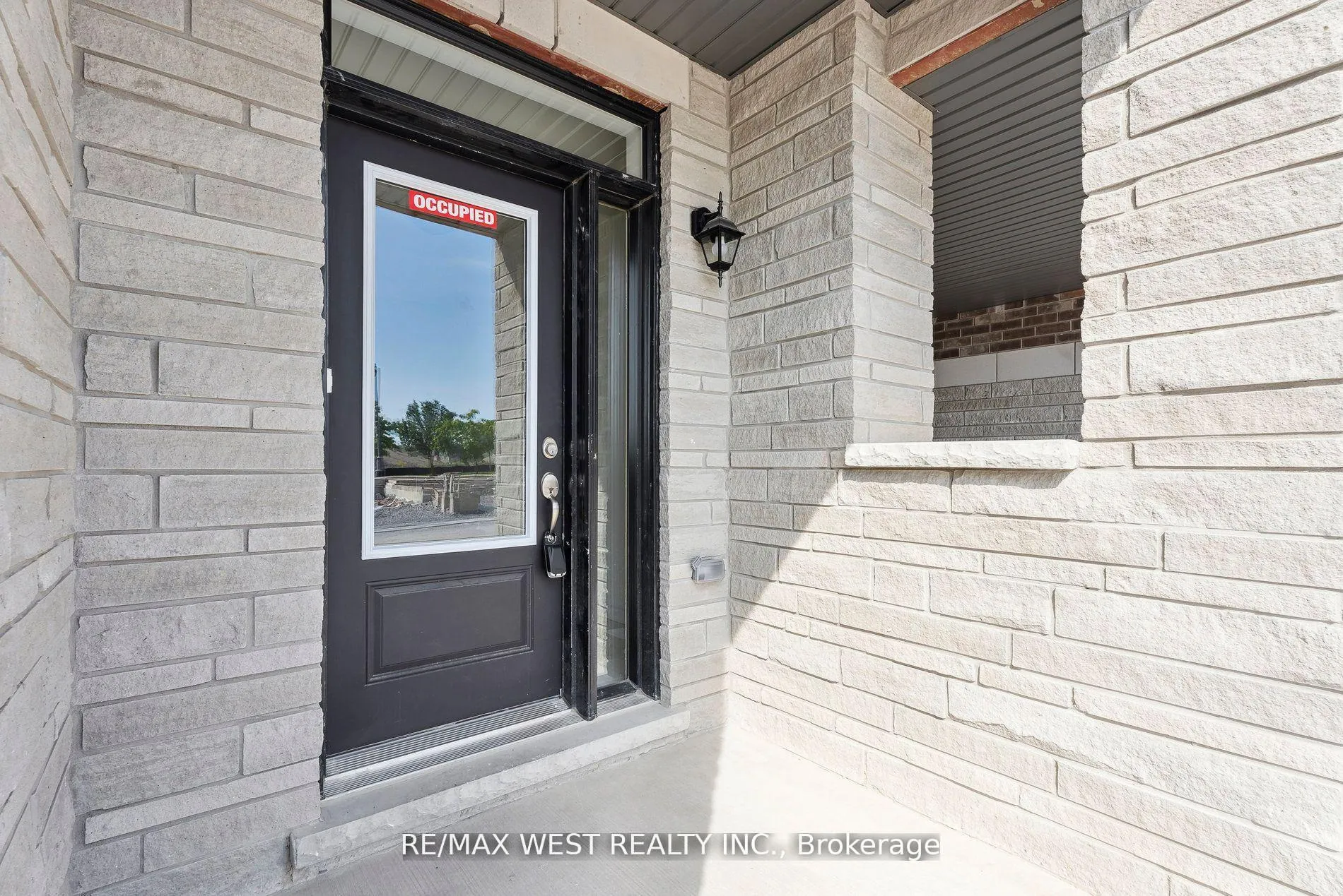 Photo 3 of 149 Blick Crescent, Aurora, Bayview Wellington — HOMEH