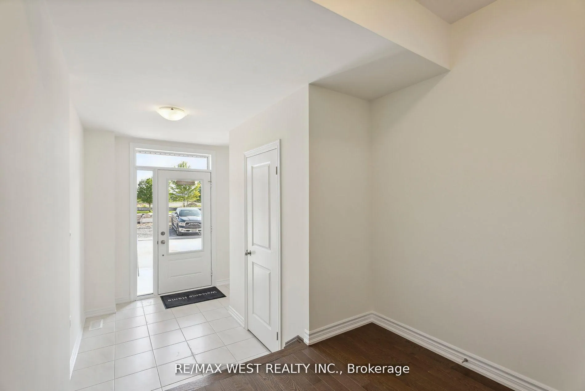 Photo 7 of 149 Blick Crescent, Aurora, Bayview Wellington — HOMEH