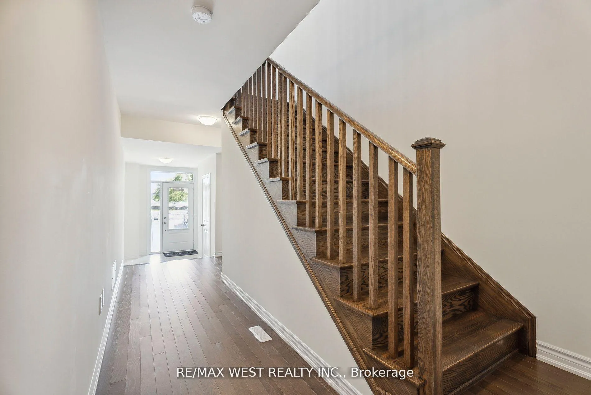 Photo 8 of 149 Blick Crescent, Aurora, Bayview Wellington — HOMEH