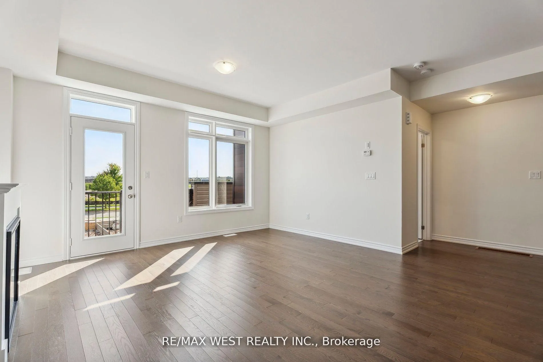 Photo 11 of 149 Blick Crescent, Aurora, Bayview Wellington — HOMEH