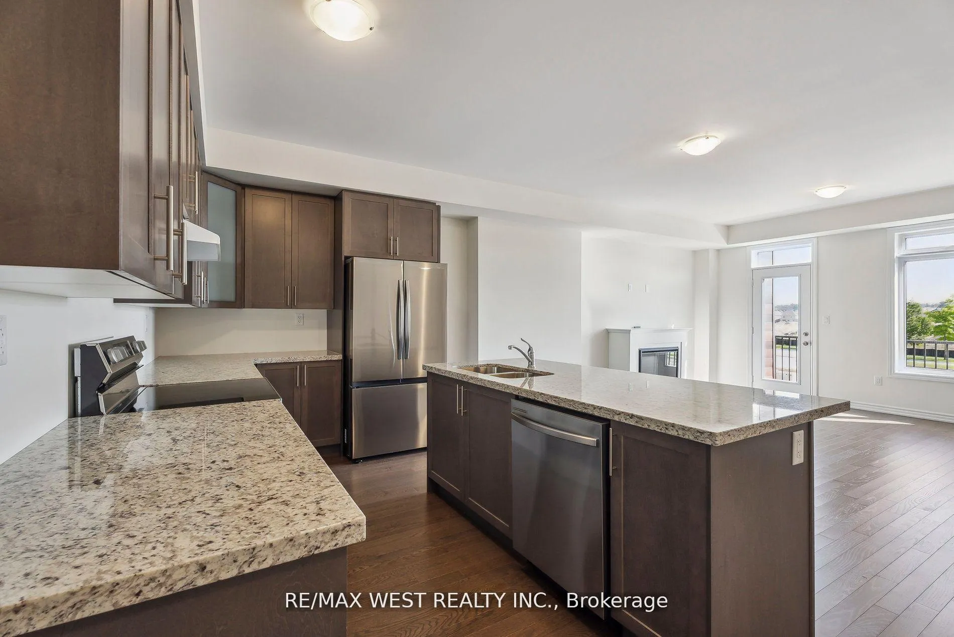Photo 14 of 149 Blick Crescent, Aurora, Bayview Wellington — HOMEH