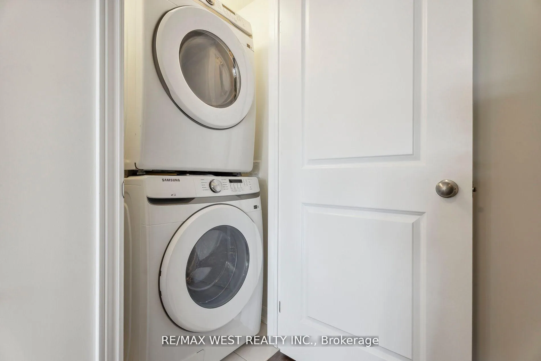 Photo 15 of 149 Blick Crescent, Aurora, Bayview Wellington — HOMEH