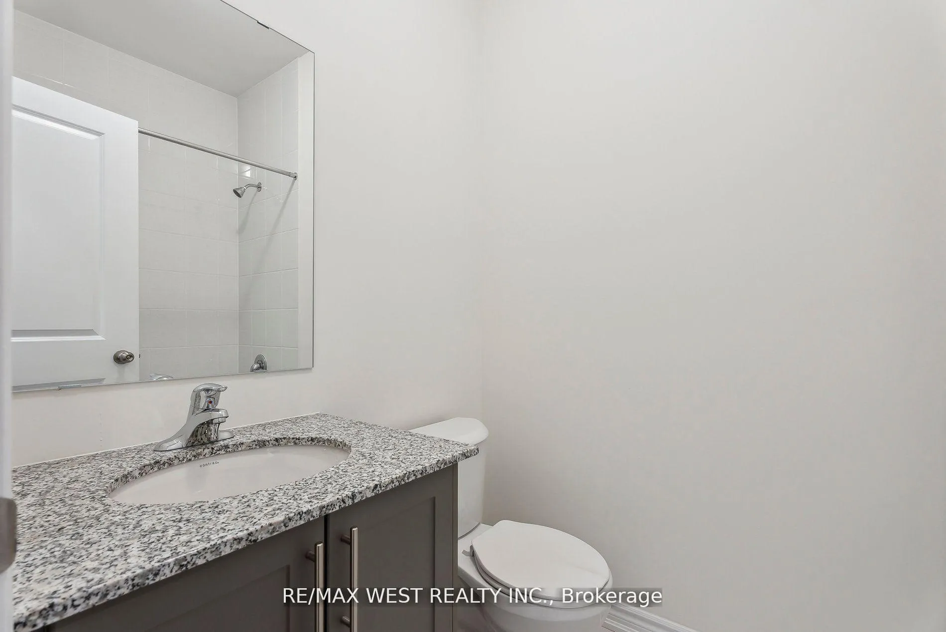 Photo 16 of 149 Blick Crescent, Aurora, Bayview Wellington — HOMEH