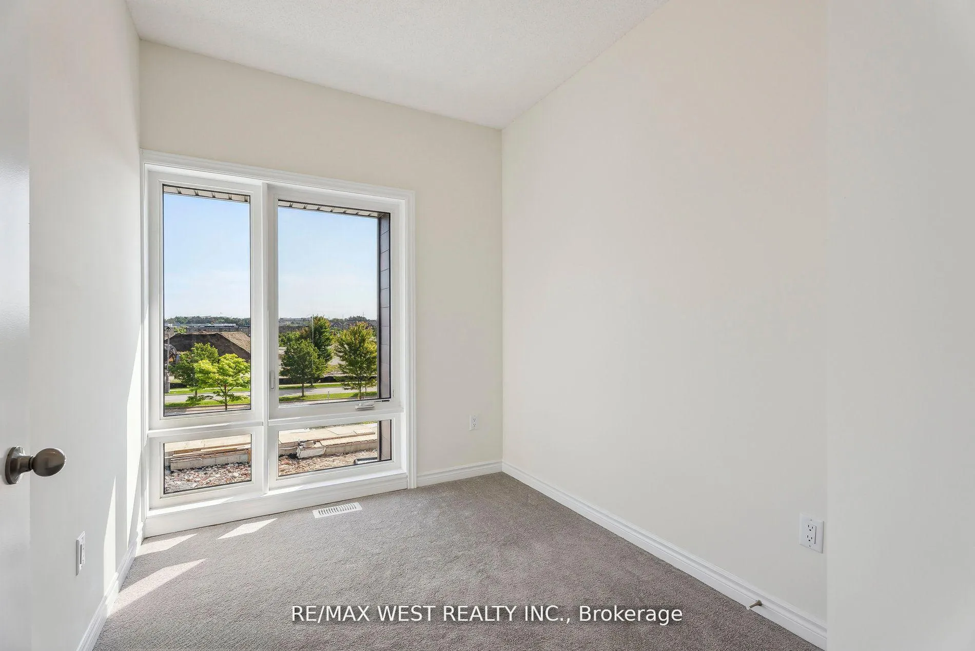 Photo 19 of 149 Blick Crescent, Aurora, Bayview Wellington — HOMEH