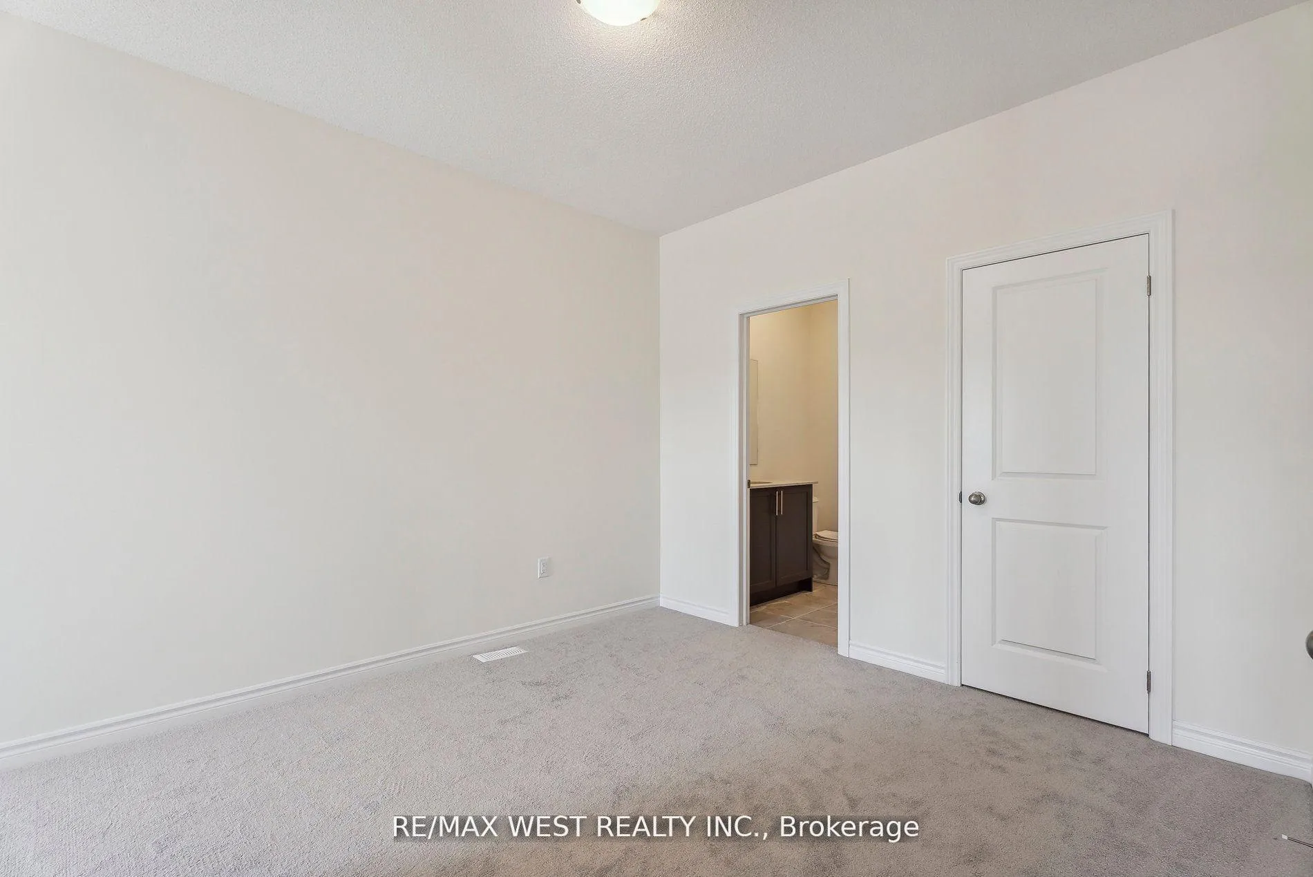 Photo 21 of 149 Blick Crescent, Aurora, Bayview Wellington — HOMEH