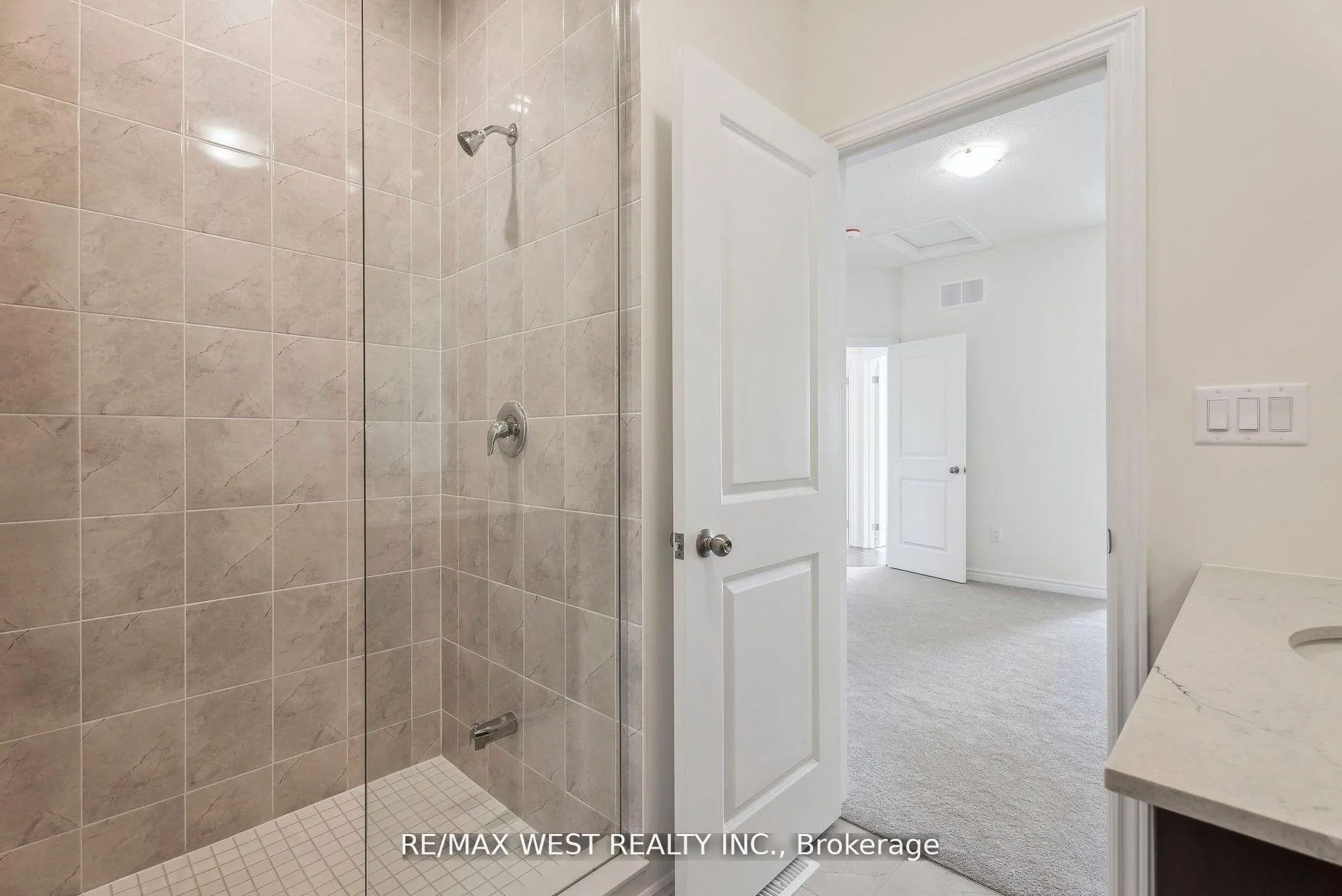 Photo 25 of 149 Blick Crescent, Aurora, Bayview Wellington — HOMEH