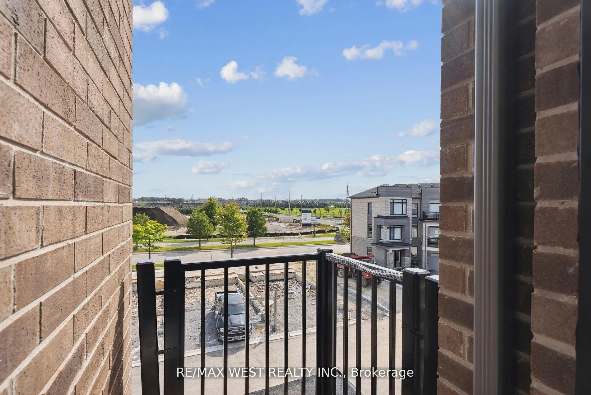 Photo 26 of 149 Blick Crescent, Aurora, Bayview Wellington — HOMEH