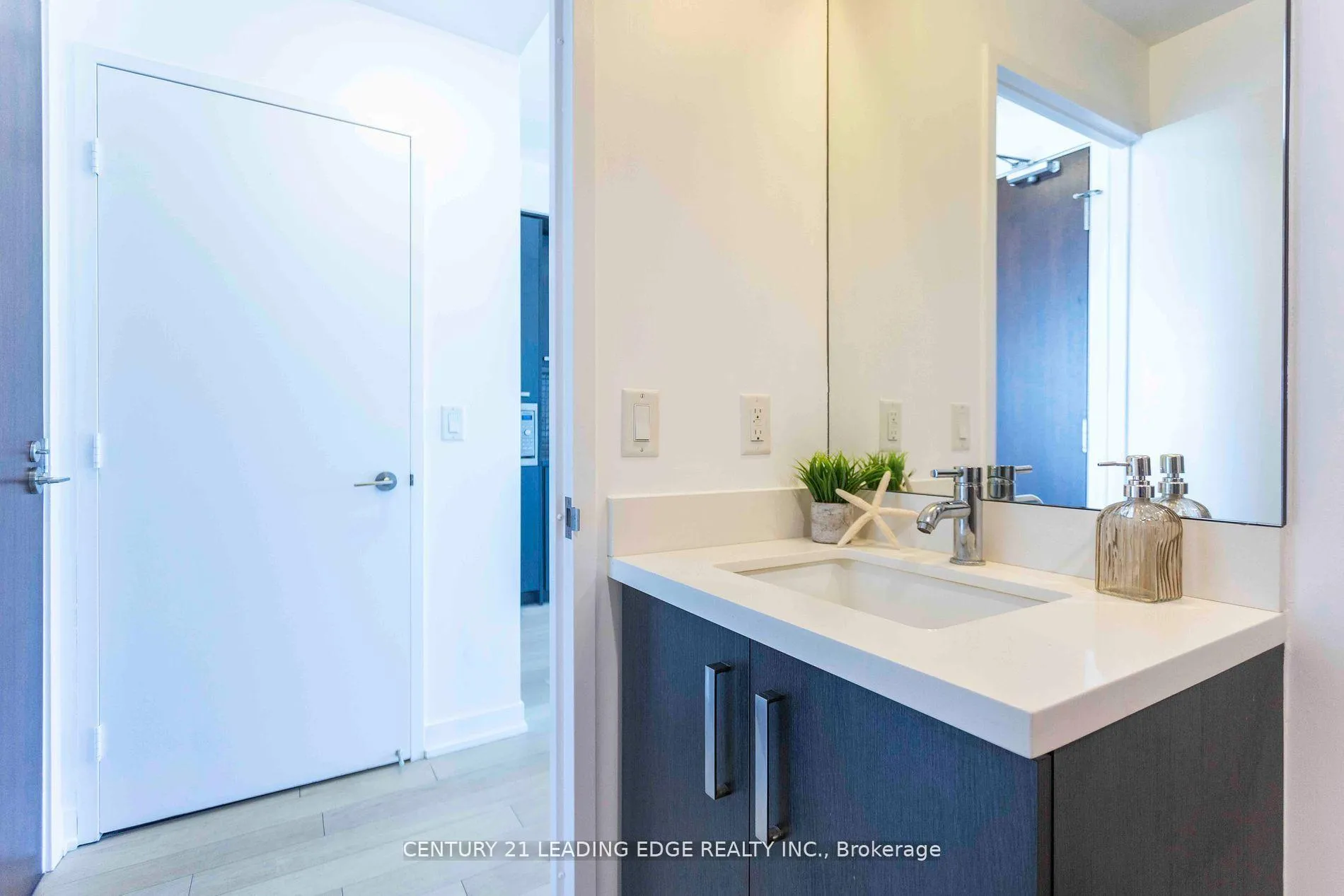 Photo 16 of Unit S810, 120 Bayview Avenue, Toronto, Waterfront Communities — HOMEH