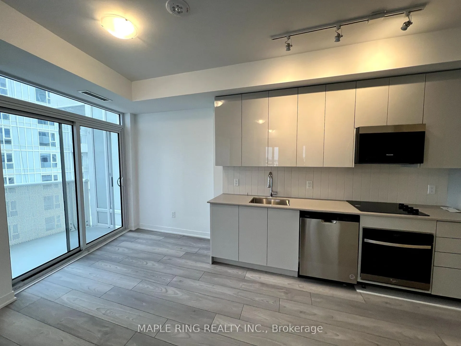 Front of Unit 1030, 498 Caldari Road