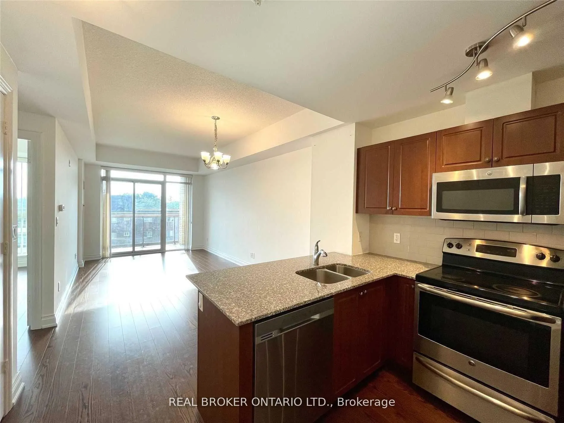 Photo 2 of Unit 404, 68 Main Street N, Markham, Old Markham Village — HOMEH
