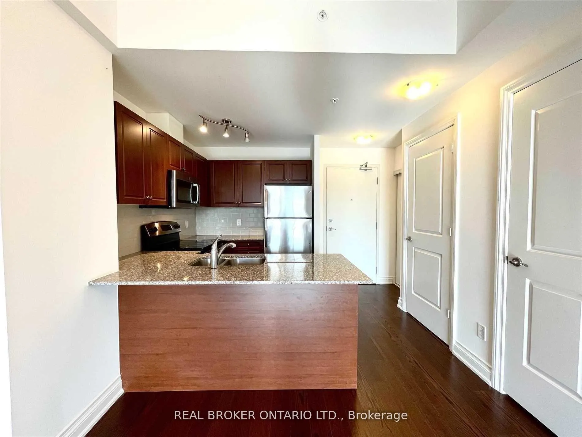 Photo 6 of Unit 404, 68 Main Street N, Markham, Old Markham Village — HOMEH