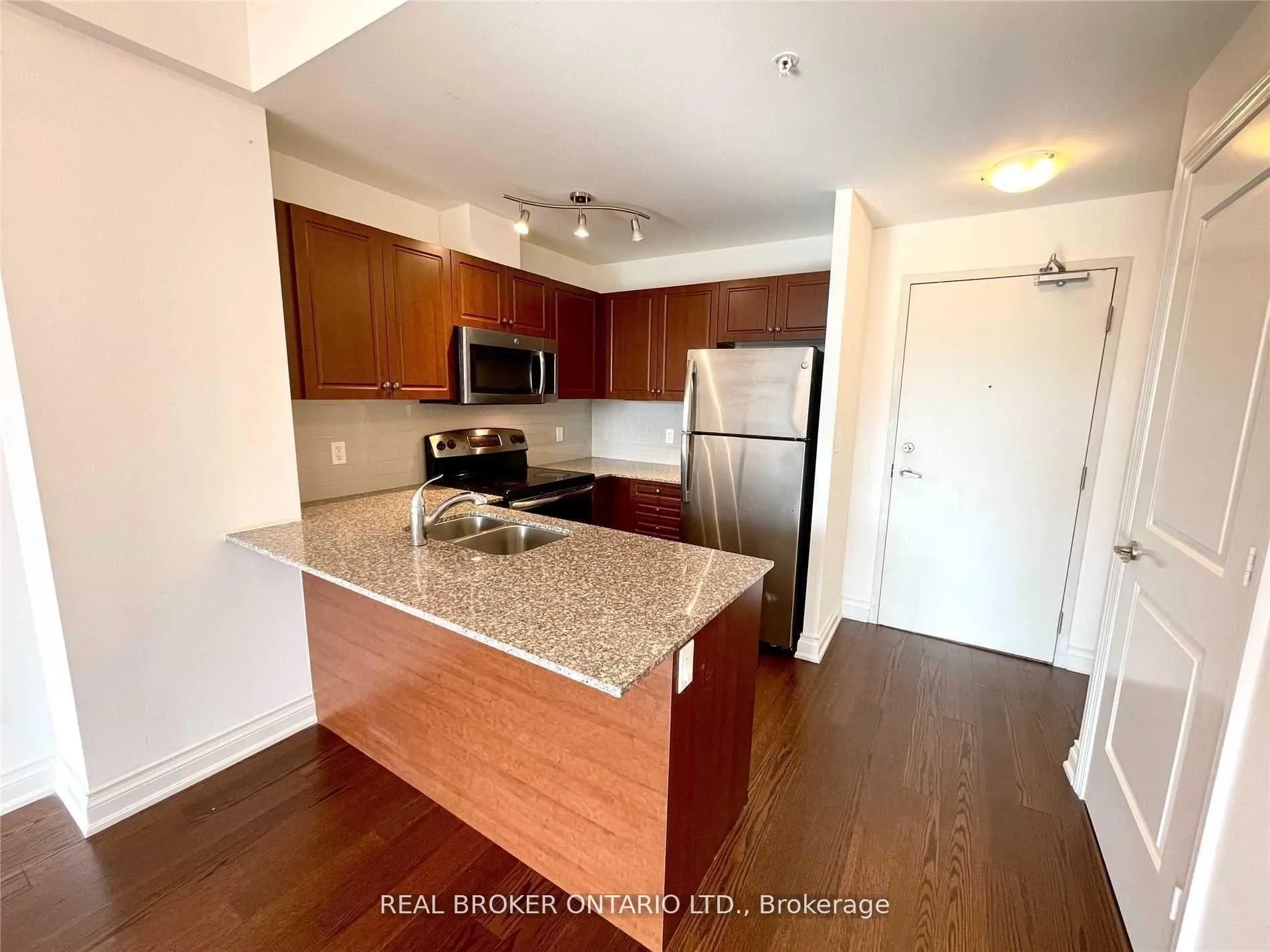 Photo 7 of Unit 404, 68 Main Street N, Markham, Old Markham Village — HOMEH