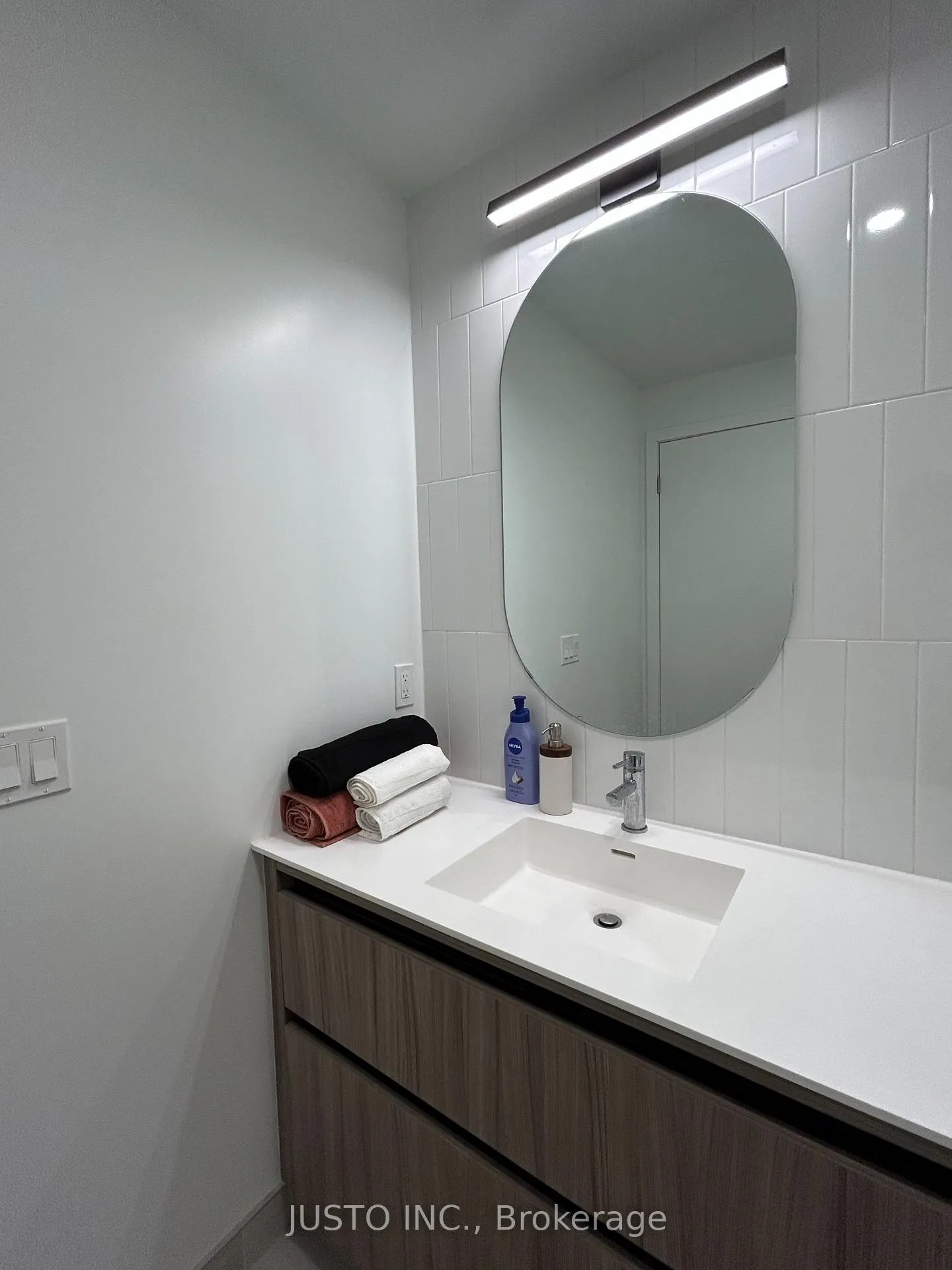 Photo 6 of Unit 409, 7950 Bathurst Street, Vaughan, Beverley Glen — HOMEH