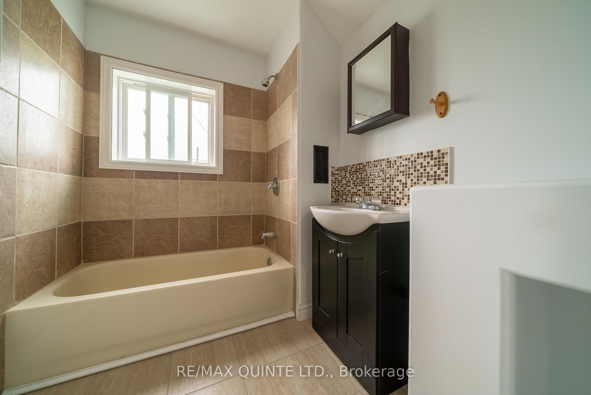 Photo 10 of 82 Moira Street E, Belleville, Belleville Ward — HOMEH