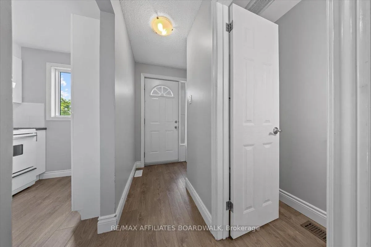 Photo 3 of 6482 Bilberry Drive W, Ottawa, Convent Glen North — HOMEH