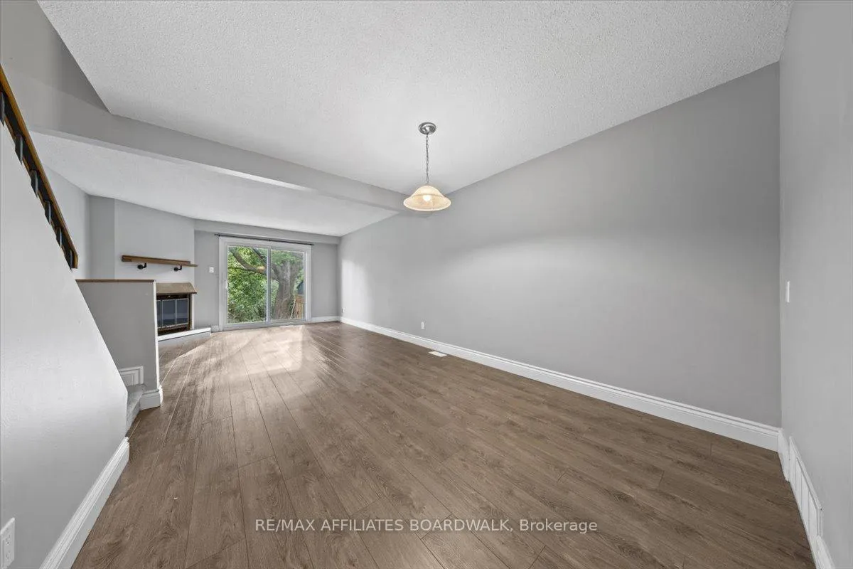 Photo 9 of 6482 Bilberry Drive W, Ottawa, Convent Glen North — HOMEH