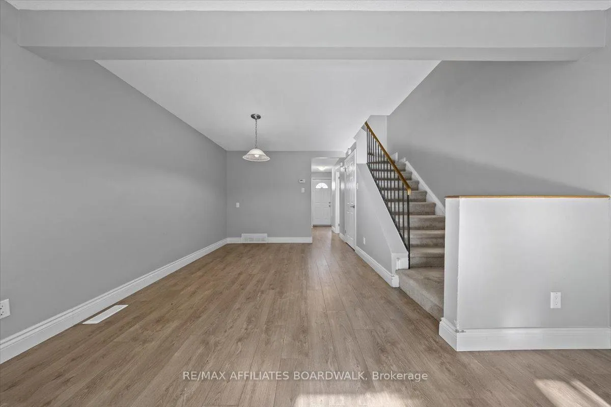 Photo 10 of 6482 Bilberry Drive W, Ottawa, Convent Glen North — HOMEH
