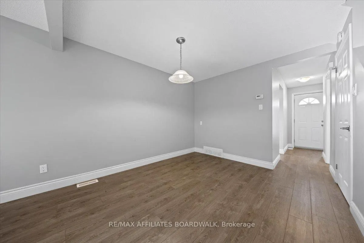 Photo 12 of 6482 Bilberry Drive W, Ottawa, Convent Glen North — HOMEH