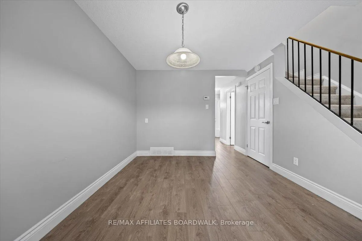 Photo 13 of 6482 Bilberry Drive W, Ottawa, Convent Glen North — HOMEH
