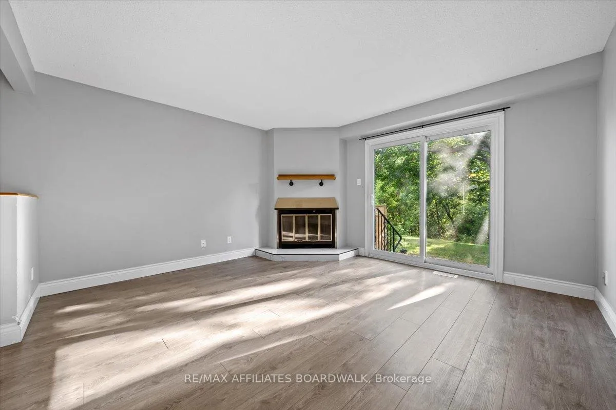 Photo 17 of 6482 Bilberry Drive W, Ottawa, Convent Glen North — HOMEH